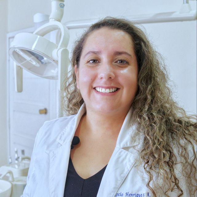 Rocío Henríquez Araneda, Cirujano maxilofacial Chillán