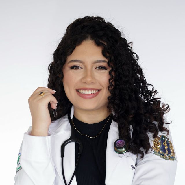 Gabryelly  Thallya, Médico clínico geral Goiânia