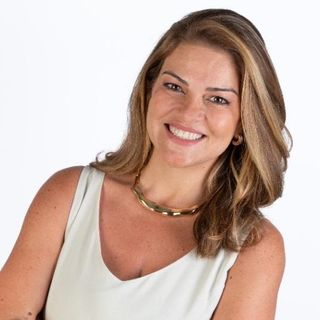 Dra. Silvia  Lacerda 