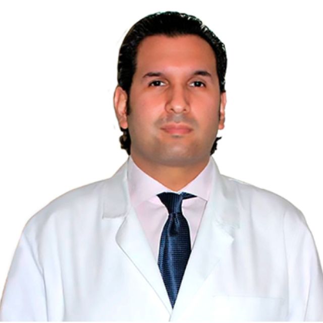 Daniel Piñango, Cirujano plástico Santiago