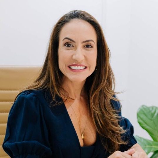 Vivian Macedo Gomes Marcal, Ginecologista Santos