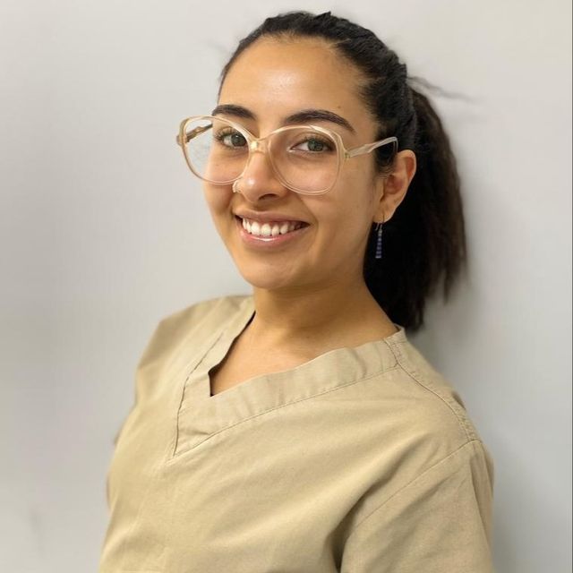 Karen  Gonzalez Valdivia, Dentista Santiago