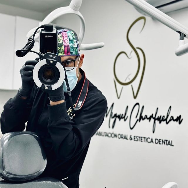 Miguel Dario Charfuelan I., Odontólogo Cali