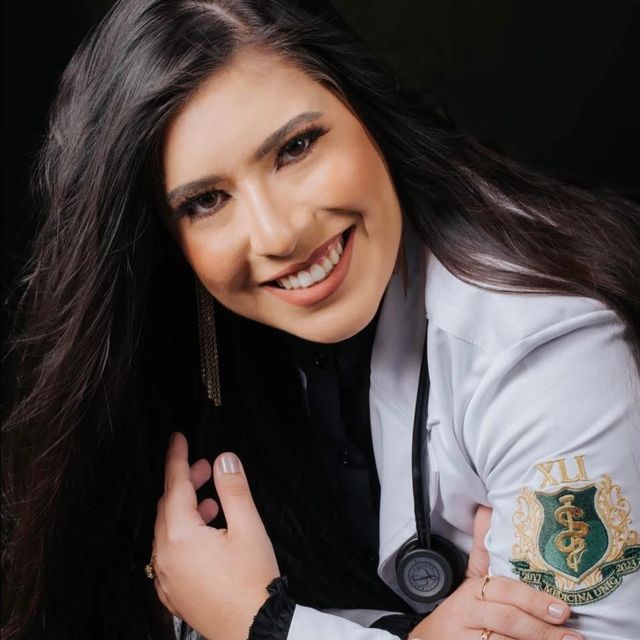 Ana Carolina  Pessoa de Mello Pinheiro , Especialista em Clínica Médica Rio de Janeiro