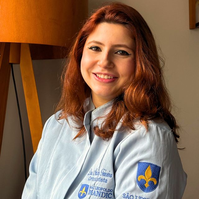 Nadine Teixeira Ursini, Dentista Santos