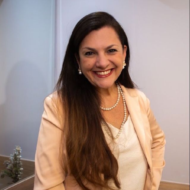 Carla  Gimenez , Ortodontista Ribeirão Preto