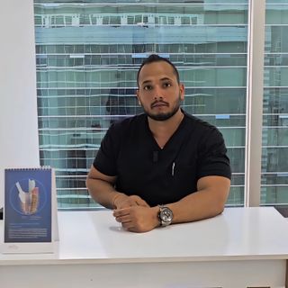 Acercar imagen: Óscar D. García Dean, Odontólogo Bogotá