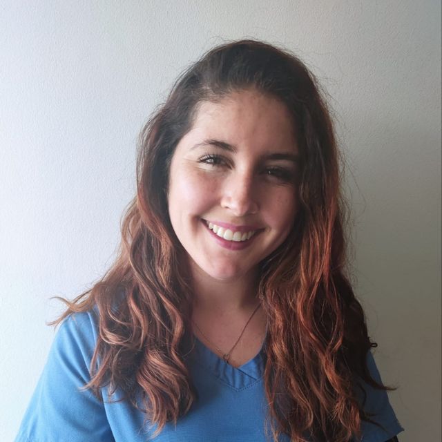 Paulina Elena  Varela Espejo , Dentista Santiago