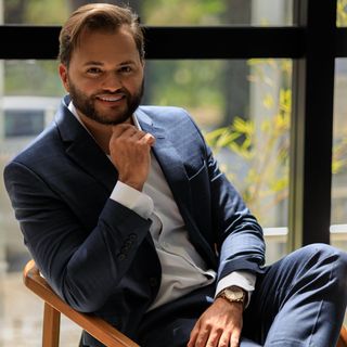 Ampliar imagem: John Alden, Médico clínico geral Anápolis