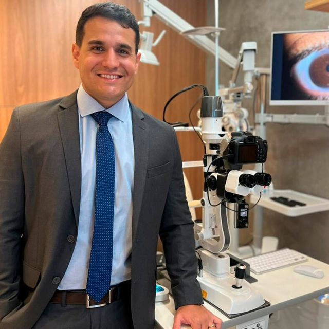 Marcos Aurelio Costa Leal Arnaut, Oftalmologista São José dos Campos