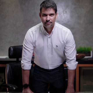 Dr. Igor Torres Borba