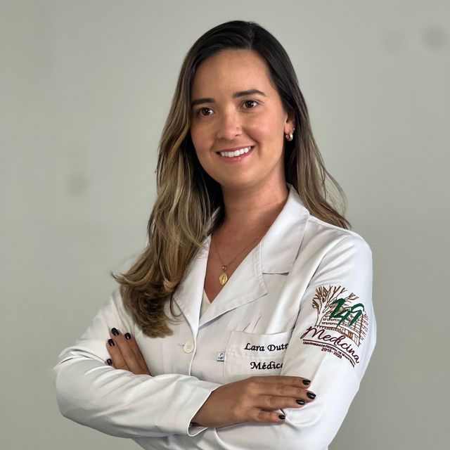 Lara De Cássia Dutra Teixeira, Oftalmologista Conselheiro Lafaiete