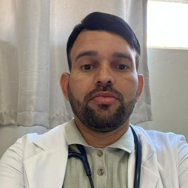Tiago  Firmino Rocha , Médico clínico geral Capelinha