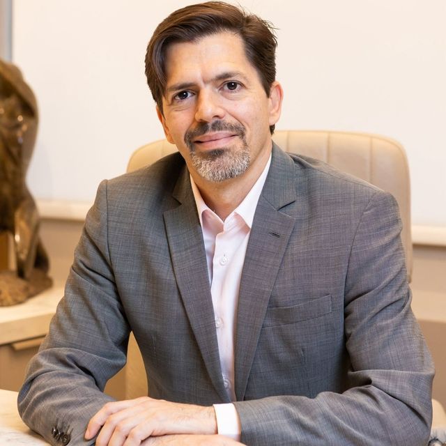 Carlos Renato Martins Kuyven, Cirurgião plástico Porto Alegre