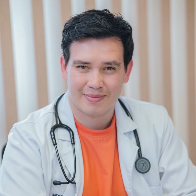 Daniel Alejandro Nuñez Torres, Médico fisiatra rehabilitador Usaquen