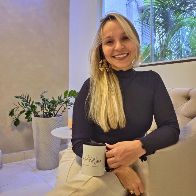 Mariana  Antonelli Martiniano Dezem, Psicólogo Goiânia