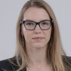 Dra. Caroline Petersen