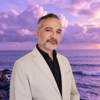 Dr. Paulo Paredes Barrera