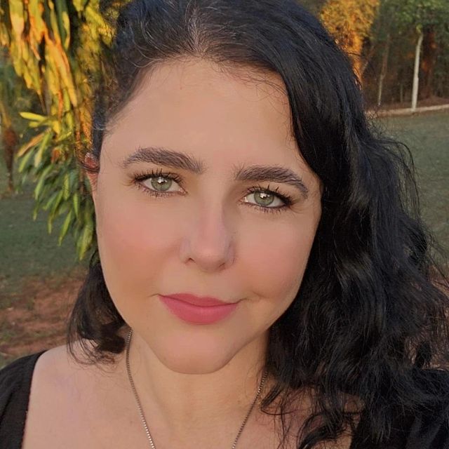 Viviane Martins, Psicanalista Assis