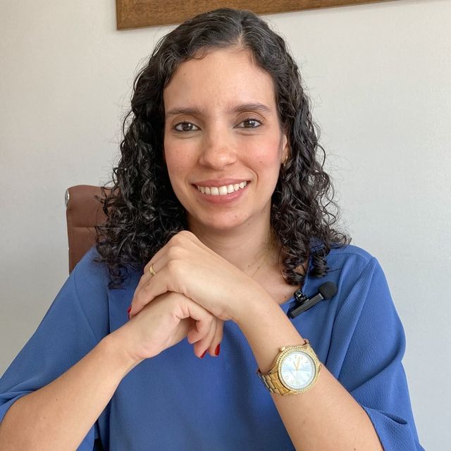 Daniele Maia de Jesus Valviesse, Reumatologista Rio de Janeiro