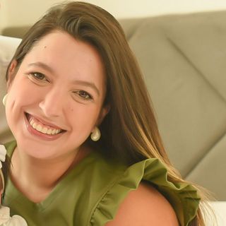 Dra. Larissa  Castro