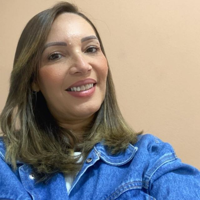 Elivânia  Coutinho de Assumpção, Fisioterapeuta Niterói