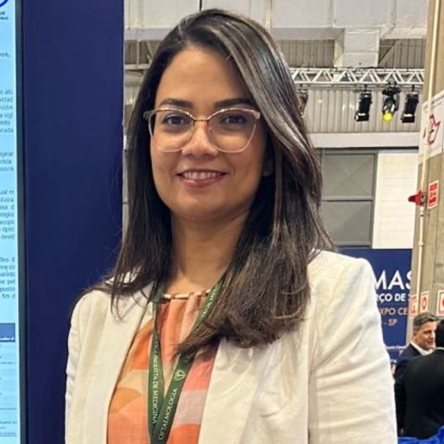 Suzane Cristina de Lima Filgueira, Oftalmologista Goiânia