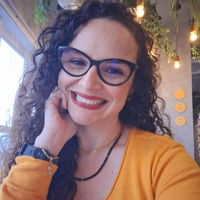 Juliana Oliveira, Psicanalista Santos