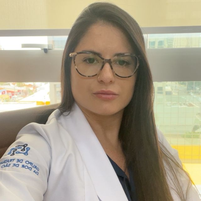 Andrea  Giraldo , Ortopedista - Traumatologista Campinas