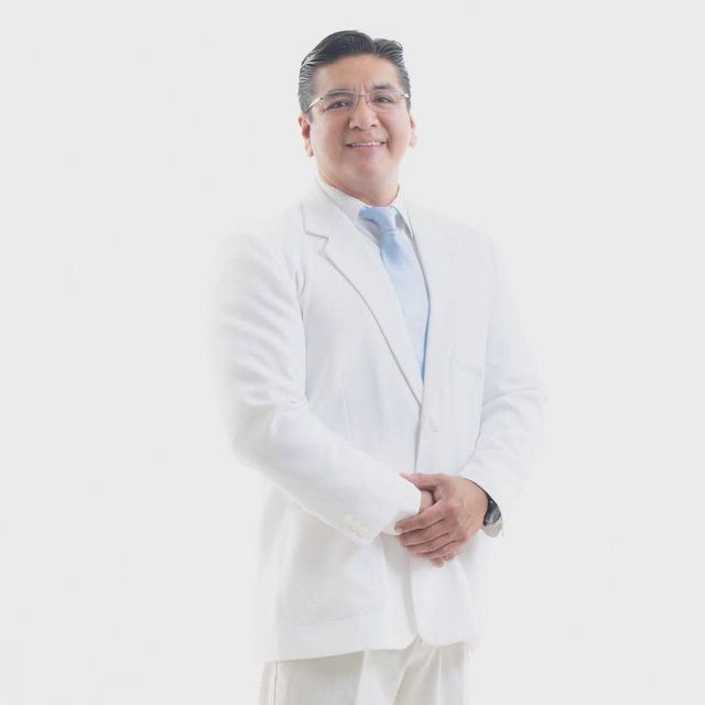 Victor Manuel Soles Quineche, Urólogo Chimbote