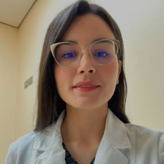 Acercar imagen: Nataly Vejar Perez, Urólogo Viña del Mar