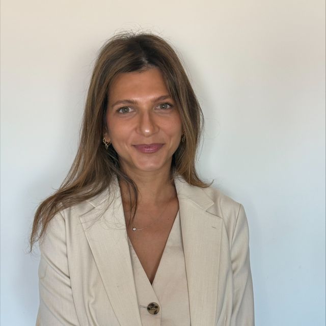 Laura Tabacof, Especialista em Medicina Física e Reabilitação São Paulo