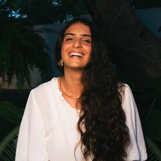 Dra. Ana Laís  Teixeira