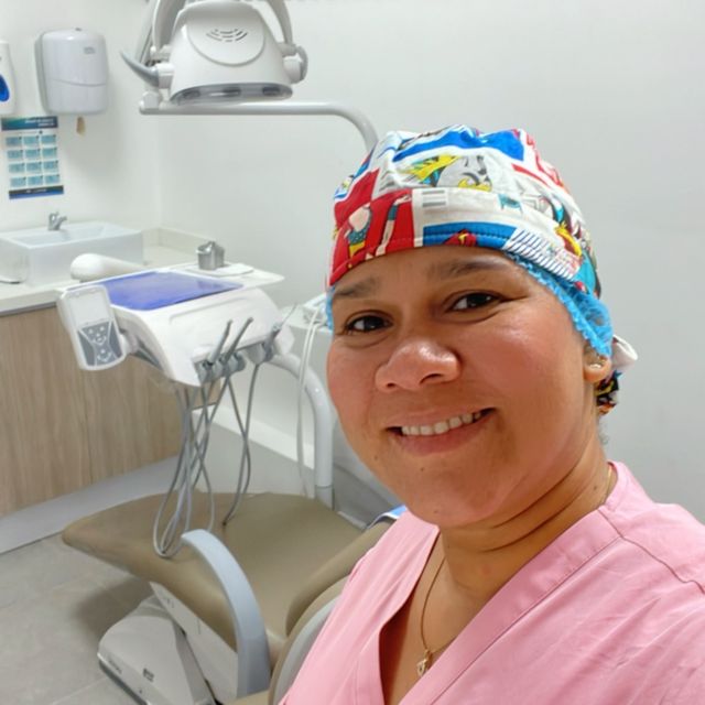 Yelisa Rios, Odontólogo Cartagena