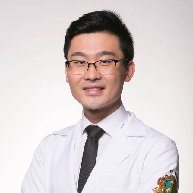 Hugo Genki Kagawa Akahane, Cirurgião vascular Curitiba