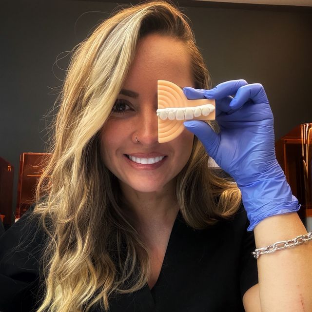 Laura Isabel Arango González, Odontólogo Medellín