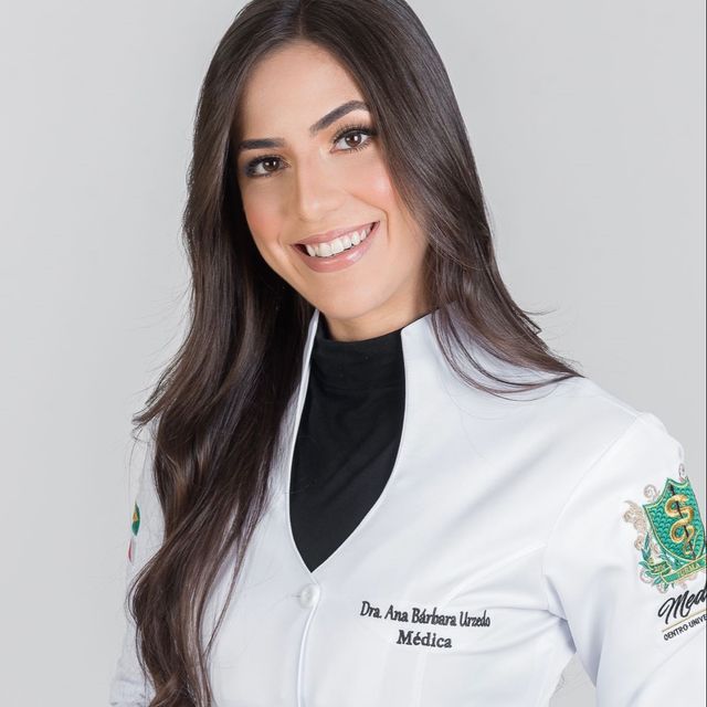 Ana Bárbara Urzedo, Oftalmologista Curitiba