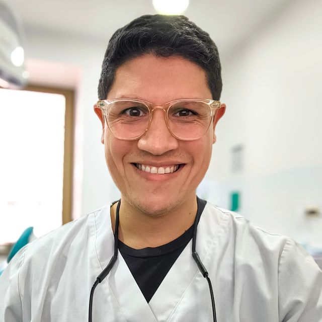 Hernán Andrés Febre Moscoso, Dentista Iquique