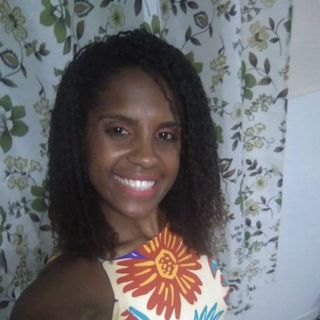 Ampliar imagem: Thayná de Oliveira Barcellos Alves ., Terapeuta complementar Niterói