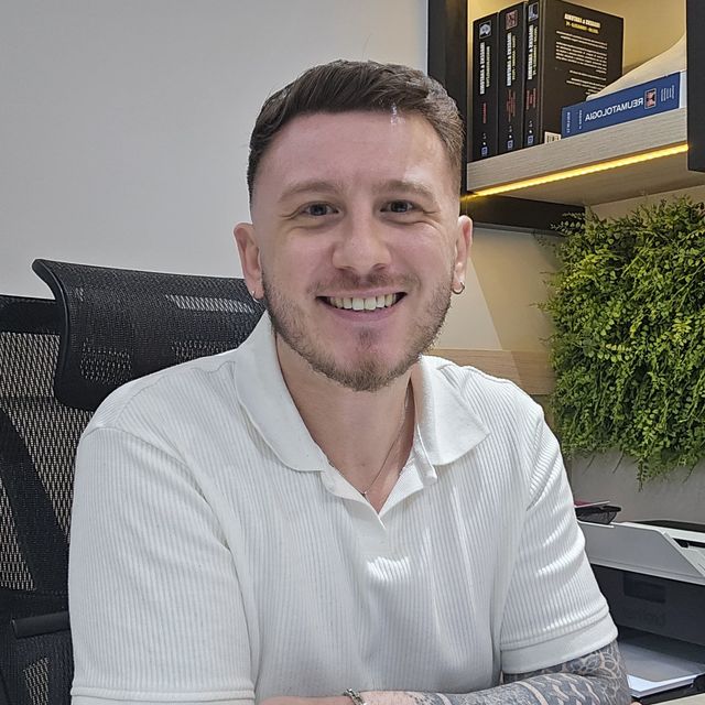 Nathan Marostica Catolino, Reumatologista Curitiba