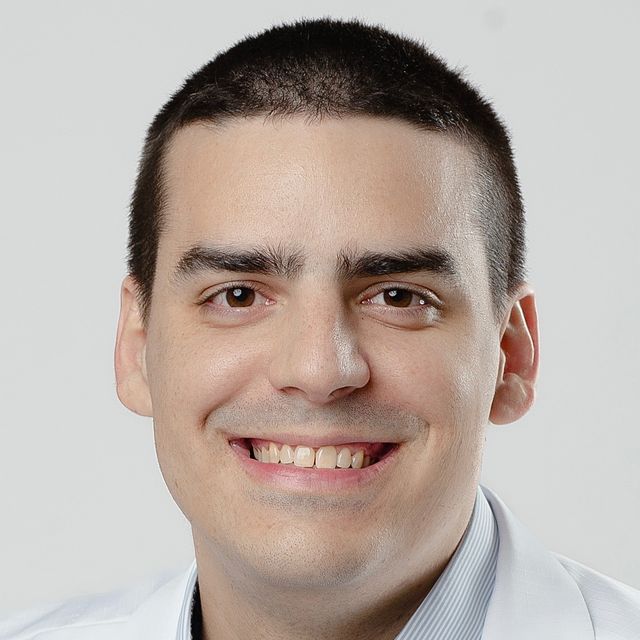 João Pedro Vaz de Souza Cabral Simões, Cirurgião geral São Paulo