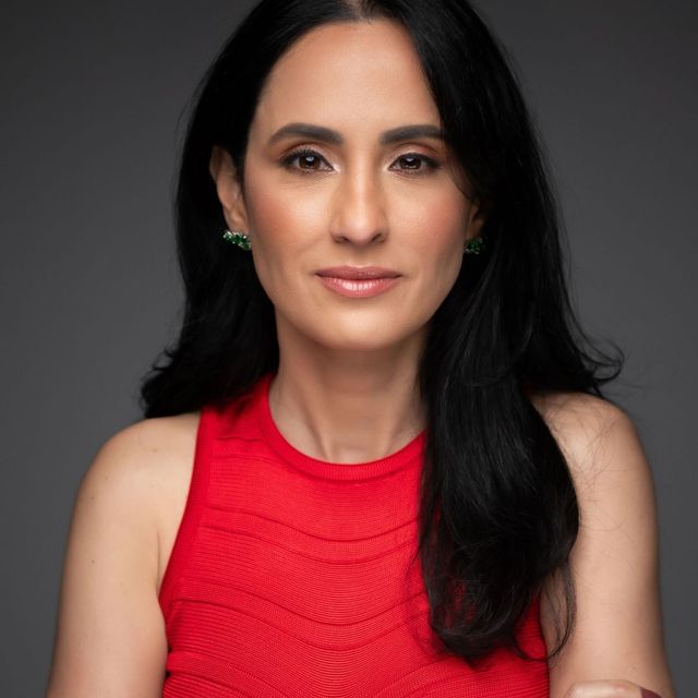 Rosalie Matuk Fuentes Torrelio, Cirurgião plástico Vitória