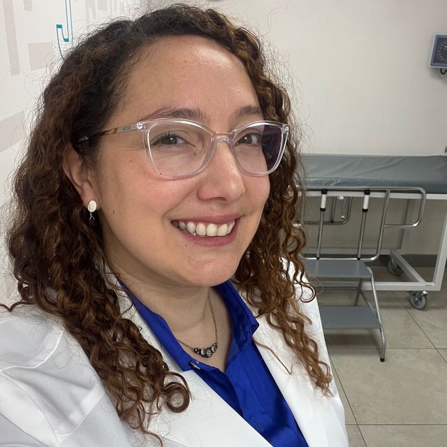 Carolina Llantén Morales, Cardiólogo Maipú