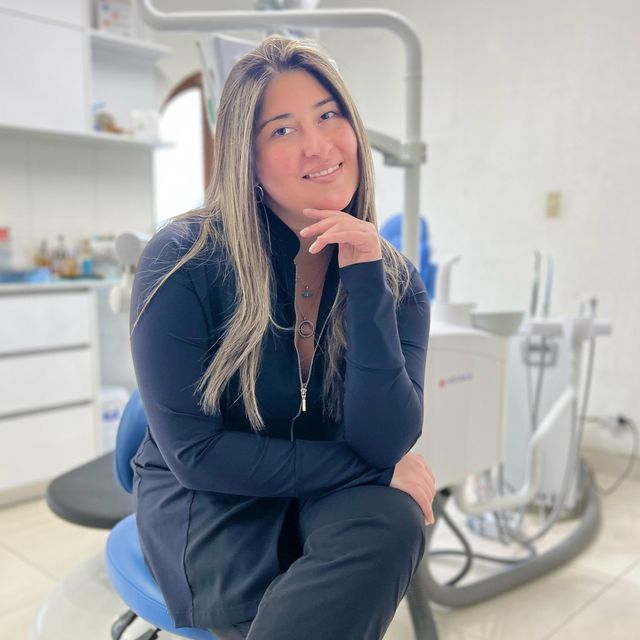 Vania  Cáceres Tenorio, Dentista San Bernardo