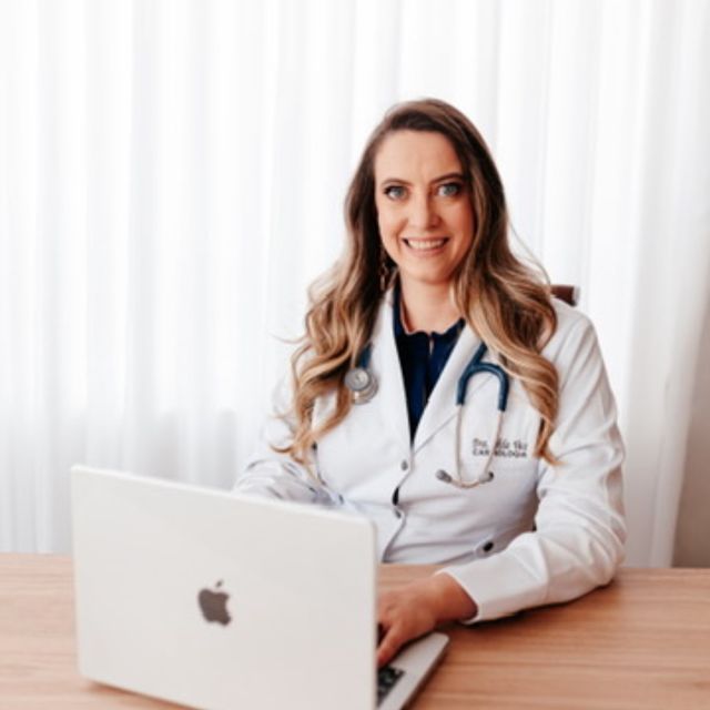 Mila Andrade Vaz de Faria Pereira, Médico clínico geral Goiânia