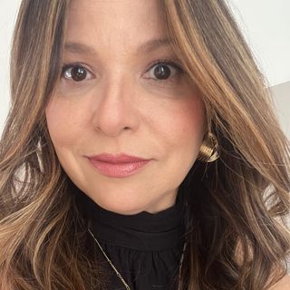 Juliana  Quintanilha Avilés , Dermatologista Barra Do Piraí