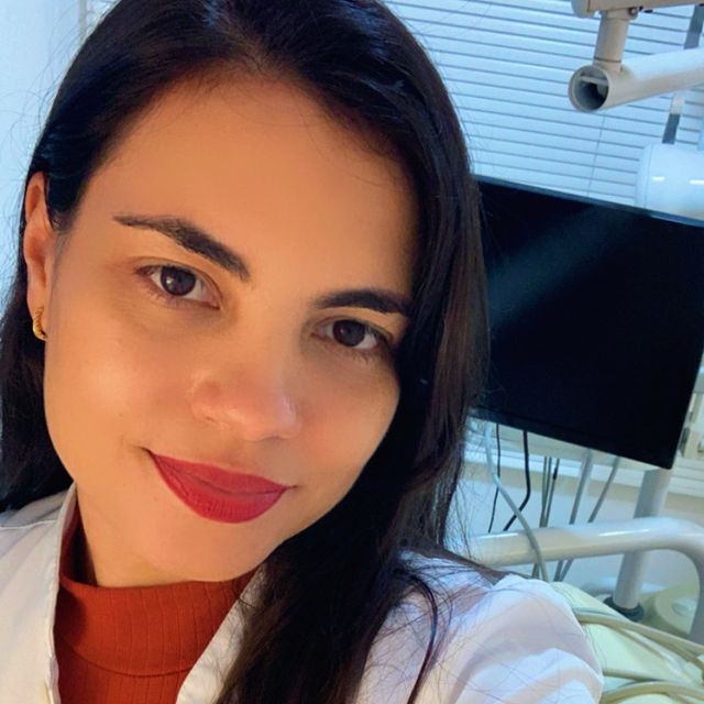 Thatiana  Caires Souza, Dentista Salvador
