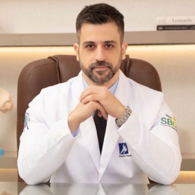 Raphael De Barros Carneiro, Ortopedista - Traumatologista Colatina
