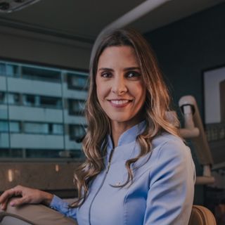 Ampliar imagem: Erica  Lopes Bretas Cabral , Dentista Salvador