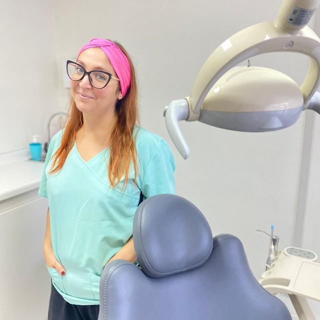 Cristina Quiroz Lavena, Dentista San Antonio